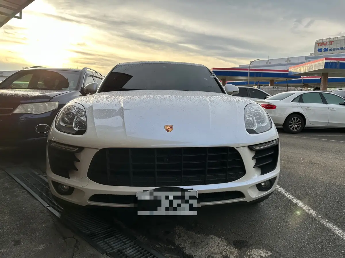 婦人誤信詐團抵押房產 高雄航警機場神救援 保住現金476萬