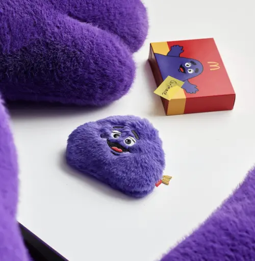 ▲台灣麥當勞證實11月開賣「奶昔大哥毛毛包」。（圖／翻攝自韓國麥當勞IG@mcdonalds_kr）