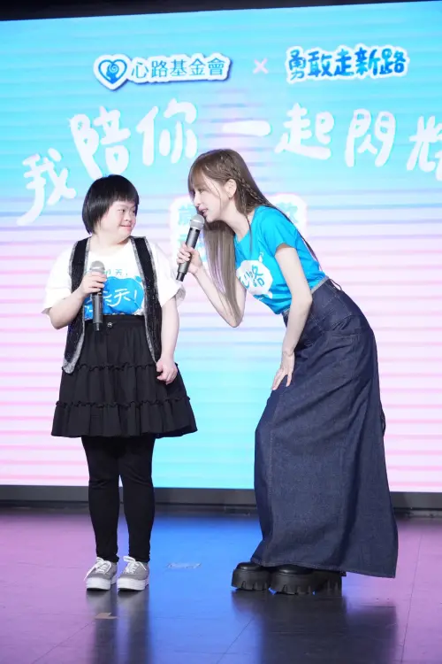 王心凌(右) ▲王心凌(右)出席公益記者會,她表示這個世界需要多一點善的力量。(圖/記者嚴俊強攝影)