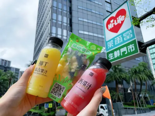 ▲萊爾富推出「樂法100%純果汁」系列，。（圖／萊爾富提供）