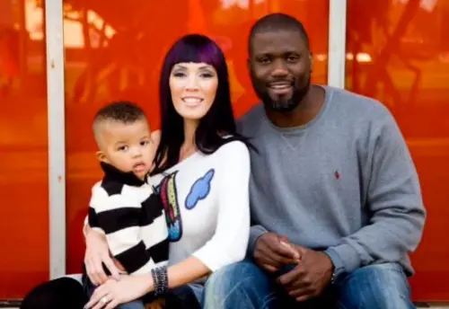 ▲陳以傑，小萊德Isaiah Rider Jr（左）與父親萊德（右）合影。（圖／小萊德母親凡尼莎提供）