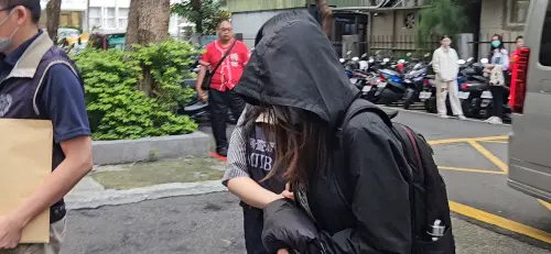 ▲黃婕涉嫌為太子集團在帛琉洗錢，美國制裁的消息曝光後，她並不像同案被告王蕾絢已出境，因此在檢方這波行動遭到拘提。（圖／記者劉松霖攝）