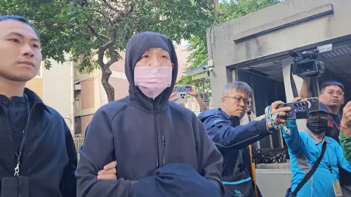 ▲美國起訴太子集團的消息曝光後，在台子公司透過這名男子李守禮將豪車過戶給車商，並從和平大苑開走藏起來。（圖／記者劉松霖攝）