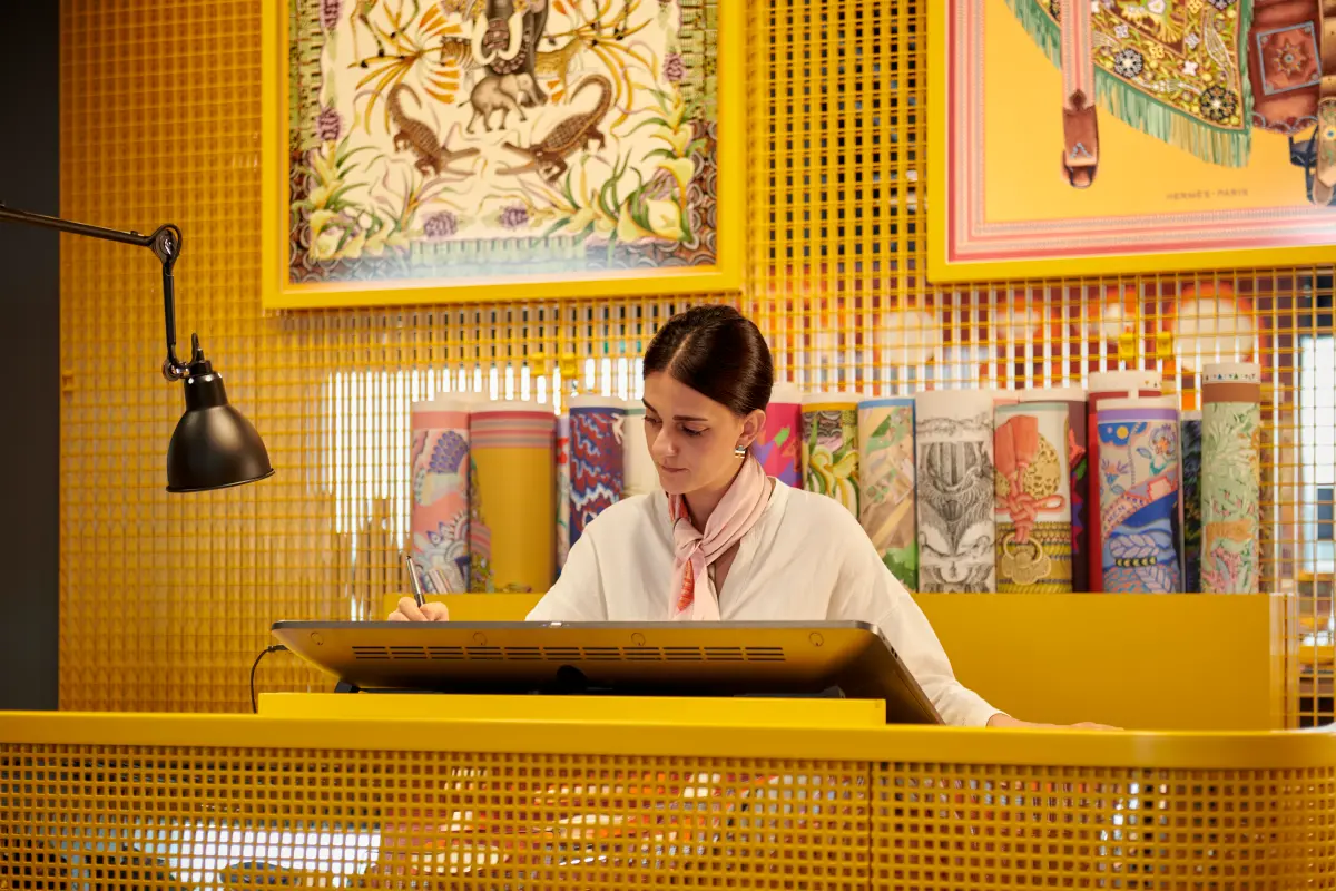 免費預約！「愛馬仕工坊」華山展覽 賞凱莉包看電影、玩絲巾填色