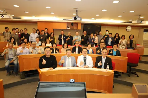 ▲亞洲大學開發「亞大校園暨附屬醫院導覽」系統，5日由亞大校長蔡進發、亞大附屬醫院副院長周立偉主持啟用儀式。（圖／亞大提供）