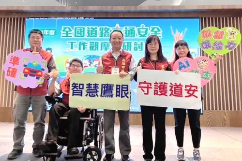 智慧鷹眼科技立功！公路局高雄市區監理所獲道安創新貢獻獎殊榮
