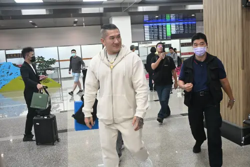 館長返台狂讚好棒！自稱在中國有48億流量　喊：下次帶「他」去
