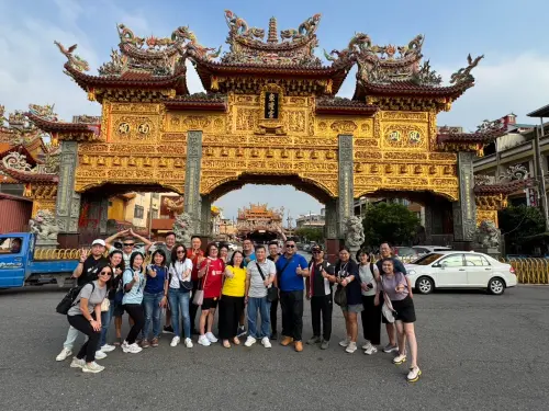 ▲馬來西亞華人旅遊公會（MCTA）來台踩線參訪屏東東港東隆宮。（圖／屏東縣府提供）
