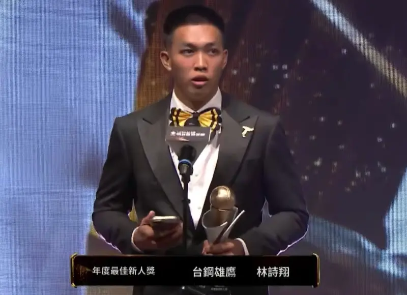 ▲現年24歲的林詩翔獲得年度最佳新人獎，他今年一舉成為台鋼雄鷹終結者，單季出賽60場拿下30次救援成功，防禦率僅1.79。（圖／CPBL中華職棒youtube）