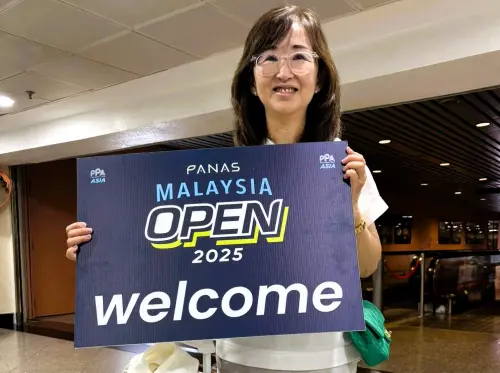 ▲周曉琴親赴馬來西亞公開賽接待國際隊伍，展現台灣推動匹克球的熱情與實力。（圖／仙蒂嬤愛打匹克球 FB粉絲團）