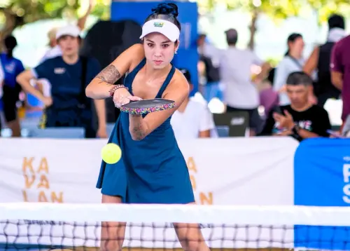 ▲來自國際的頂尖女將於比賽全力揮拍，展現匹克球融合競技與時尚的一面。（圖／仙蒂嬤愛打匹克球 FB粉絲團）