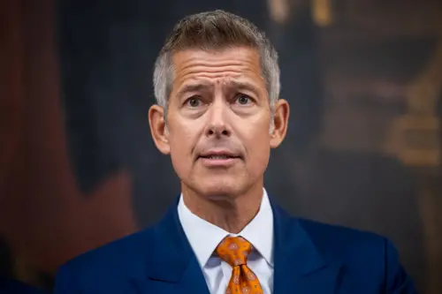 政府關門連累航管！美國運輸部長：40個主要機場將削減10%運力
