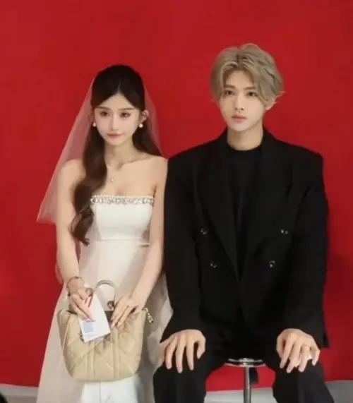 ▲中國網紅「鹿哈」凌達樂（右）和愛情長跑8年的兔兔結婚了。（圖／翻攝自微博＠我被安利了）