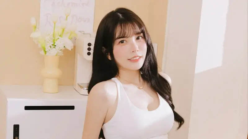 ▲網紅瑀熙宣布懷上第二胎，備孕近一年終於成功。她看到驗孕棒出現兩條線時激動落淚，感性喊「終於等到了」。粉絲留言祝賀她再次升格準媽媽，盼母子平安。（圖／翻攝自瑀熙IG@uccu0323）