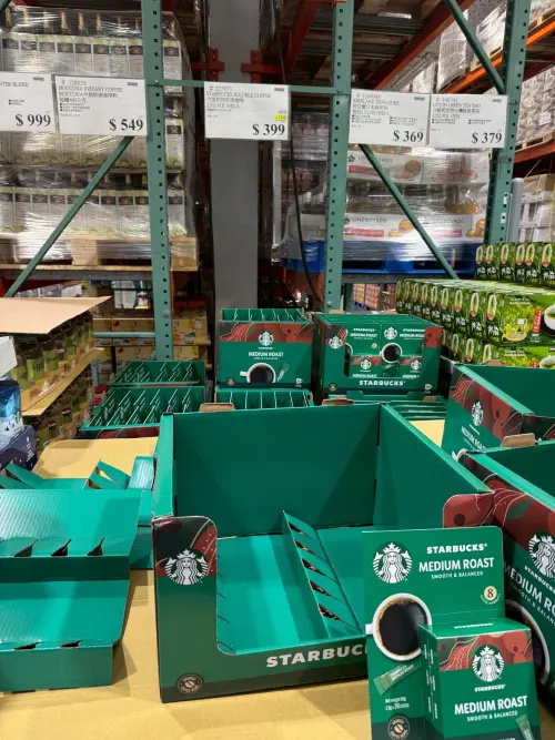 ▲好市多星巴克咖啡貨架幾乎被掃光。（圖／Costco好市多 商品經驗老實說臉書）