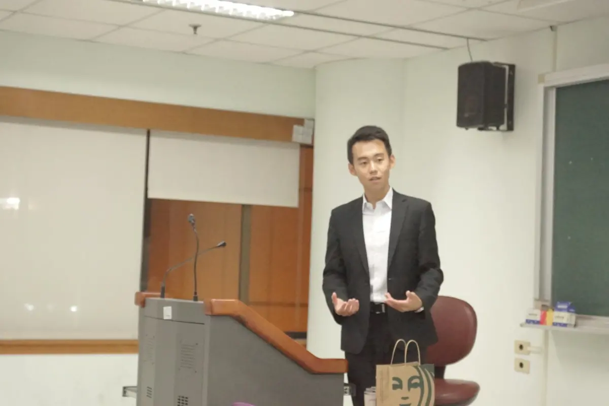 ▲楊子賢上月初到母校政大演講，發現學生們對徐巧芯的反應比黃國昌強烈。（圖／翻攝楊子賢臉書，2025.11.06）