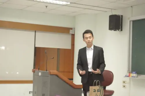 黃國昌將赴政大演講挨酸！過來人深夜發文　曝徐巧芯這點完勝
