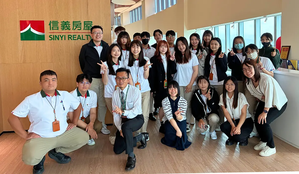▲信義房屋會帶領參加實習生到集團不同單位參訪、了解集團布局，讓實習過程如同開啟不動產業的眼界之旅。（圖／信義房屋）