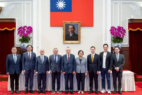Lin and other officials share Taiwan's accomplishments in APEC 2025. (Office of the President)