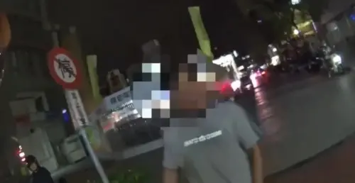 ▲新莊男喝醉亂晃 脫序問警：你誰啊？。（圖／翻攝畫面）