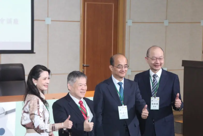 ▲台灣經濟研究院於今（6）日舉辦「2026年景氣展望與產業趨勢研討會」預估2025年經濟成長率上修至5.94%。（圖／記者鍾泓良攝影）