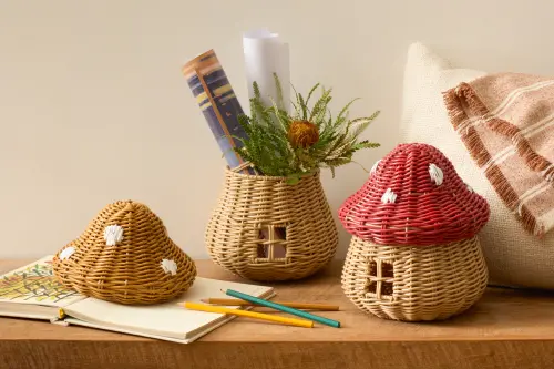 ▲《藍色小精靈》蘑菇造型收納籃。（圖／HOLA提供）