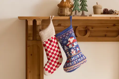 ▲聖誕節限定藍色小精靈聖誕襪。（圖／HOLA提供）