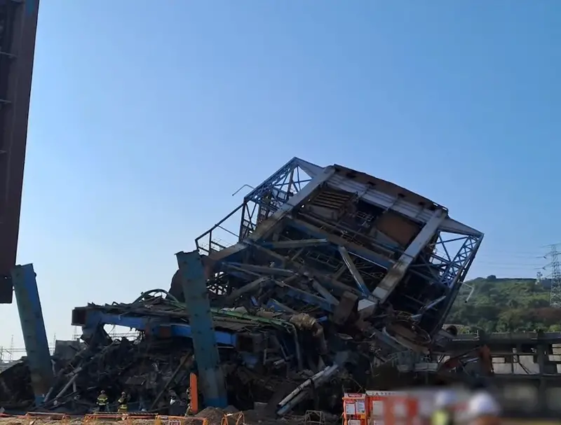 ▲ 韓國蔚山南區的韓國東西發電廠蔚山發電本部6日發生坍塌事故，疑有7人遭活埋。(圖/翻攝自YouTube)