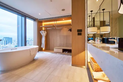 ▲台北達大飯店響應普發萬元，推出多種優惠，其中豪華套房有買一送一專案。（圖／台北凱達大飯店提供）