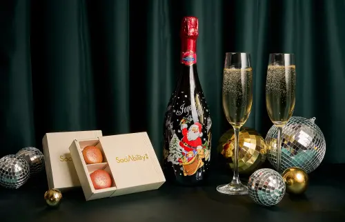 ▲台北新板希爾頓酒店佳節限定「Sparkling Stay」住房專案，入住送，義大利卡迪拉酒廠聖誕限量版莫斯卡托微甜氣泡酒等好禮。（圖／新板希爾頓酒店提供）