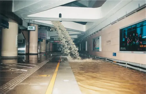 ▲納莉颱風北捷淹水（圖／取自臉書粉專「台北捷運 Metro Taipei」）