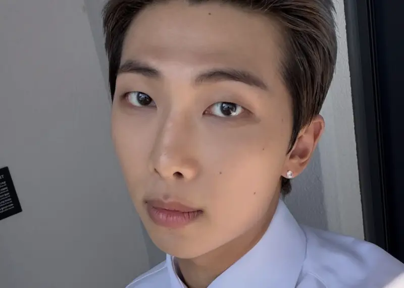 ▲BTS隊長RM（金南俊）日前在直播坦言，「曾多次想要解散團體」，透露團體有著「不能公開說的原因」，因此不能馬上跟大家見面。（圖／＠rkive IG）