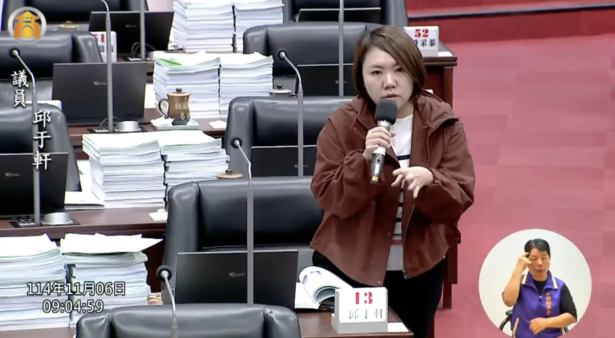 ▲高雄市議會邱于軒要求教育局，應檢討未來非營利幼兒園的遴選作業。（圖／翻攝自高雄市議會直播）