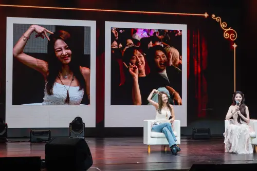 ▲孝淵（左）為了舒華飛來台北當見面會嘉賓，還一連送上金曲寵粉。（圖／電通娛樂）