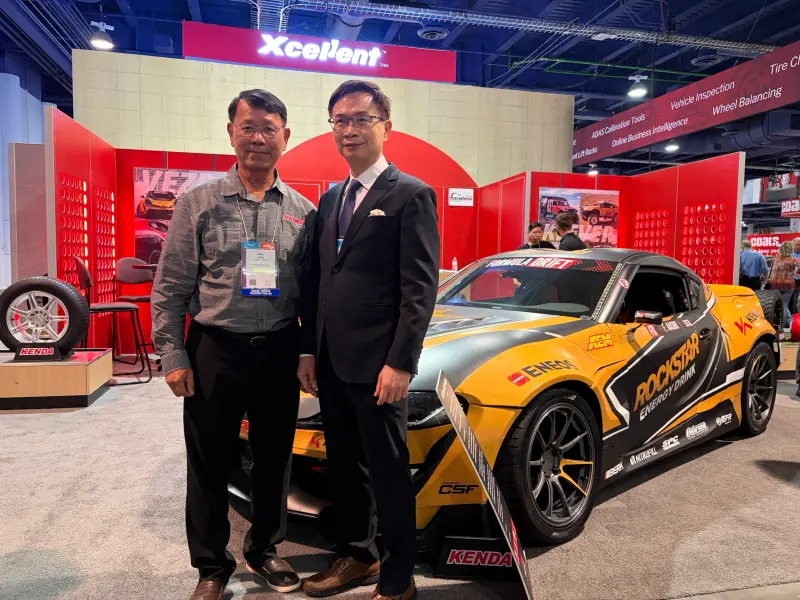 ▲黃志芳（圖右）表示，今年是台灣首次在SEMA設立台灣精品館，並成功爭取到核心展區，為我國汽車供應鏈，創造在美國指標展會的曝光平台。（圖／貿協提供）