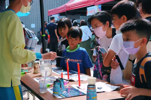 ▲科學市集結合各種好玩的動手做，讓大小朋友都能在遊戲中學習科學知識。照片提供／國立自然科學博物館.（圖／科博館提供）