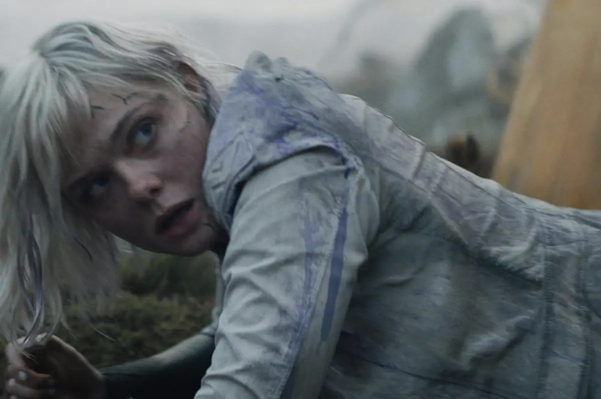 ▲仙氣女神艾兒芬妮（如圖）在《終極戰士：殺戮星球》轉型扮演女戰士，成為首集阿諾史瓦辛格的接班人，角色也會給觀眾驚奇。（圖／摘自IMDb）