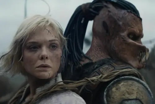 ▲艾兒芬妮（左）在《終極戰士：殺戮星球》變成動作女英雄，還和終極戰士變成戰友。（圖／摘自IMDb）