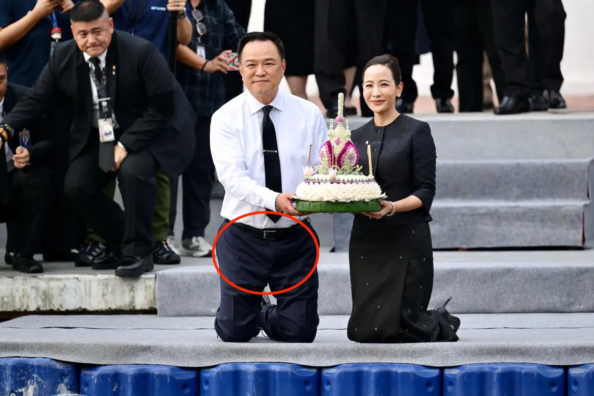 泰國總理放水燈褲子拉鍊意外失守！一句自嘲完美化解尷尬