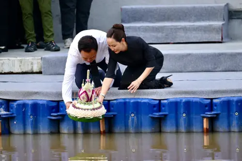 ▲阿努廷放水燈祈福，希望將一切不如意與霉運都讓湄公河水帶走。（圖／翻攝自X）