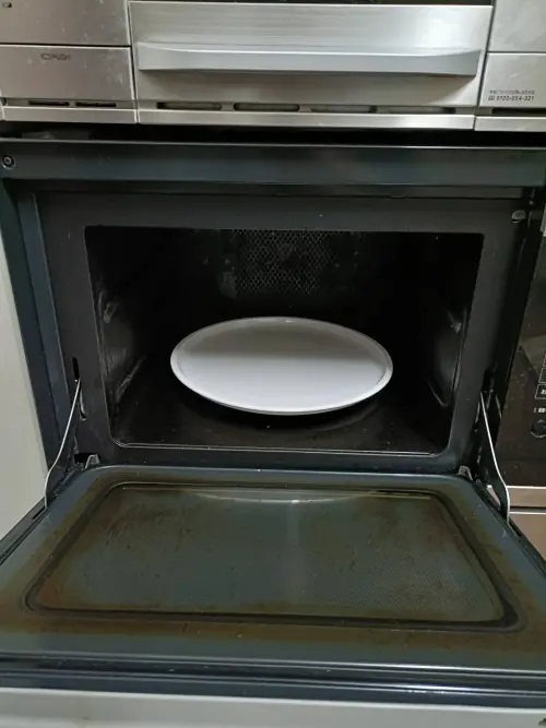 ▲除了烤魚爐之外，還有一個烤箱，製作多人料理時，相當方便。（圖／讀者提供）