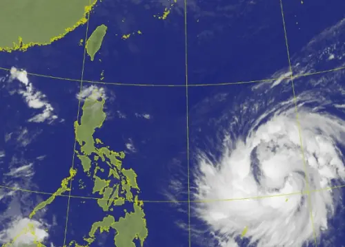 颱風動態整理！鳳凰「各國路徑、風雨最強時間、何時海陸警」一覽
