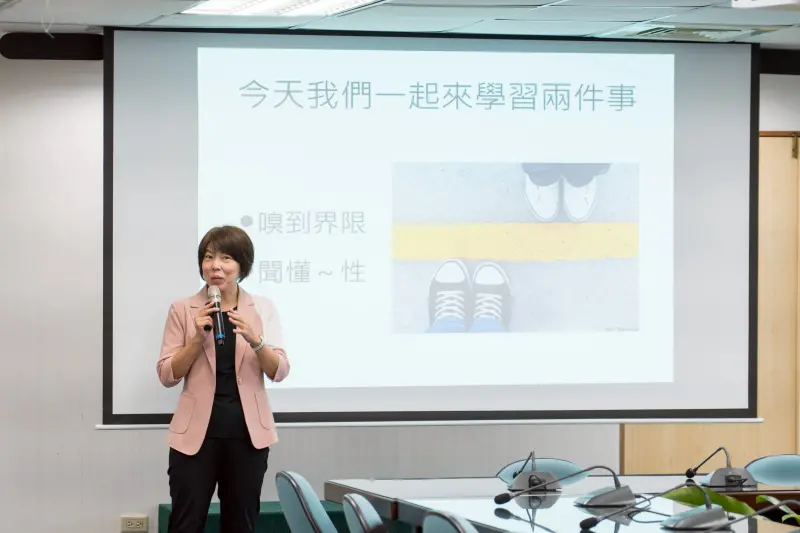 ▲郭雅真強調,人際互動中常因「兩造雙方對於發生性行為的腳本認知彼此完全不同」而產生問題,這正是許多誤解與衝突的根源。(圖/民進黨提供)