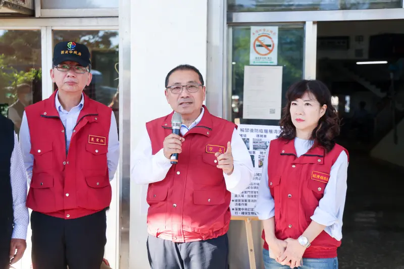 ▲新北市長侯友宜特別要求,在環境清消、車輛動線管制以及養豬場稽查及查核肉品來源,都必須徹底落實。(圖/新北市政府提供)