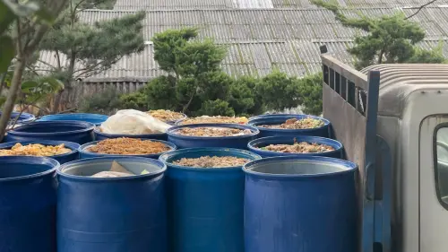 ▲新北市府聯合稽查小組6日清晨主動前往林口區養豬場稽查。（圖／新北市政府提供）