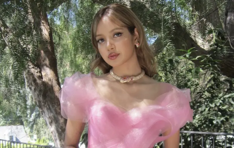 ▲BLACKPINK Lisa（如圖）傳將進軍迪士尼，並且演出公主系列《魔髮奇緣》真人版電影，於其中擔任女主角樂佩一角。（圖／＠lalalalisa_m IG）