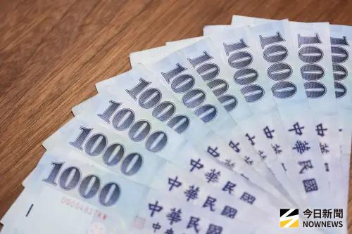 ▲喜劇演員博恩日前登上陶晶瑩主持的節目《追劇密探》，談及亞洲家庭常見的「孝親費」話題，讓孝親費該不該給、該給多少成為近期網路討論熱議焦點。（圖／記者陳明安攝）