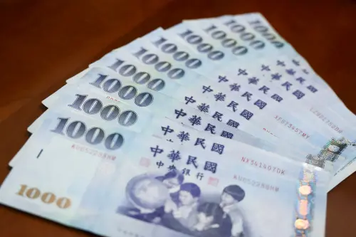 ▲普發一萬、普發1萬、普發現金、鈔票、財運、發財、新台幣、金錢。（圖／記者陳明安攝）