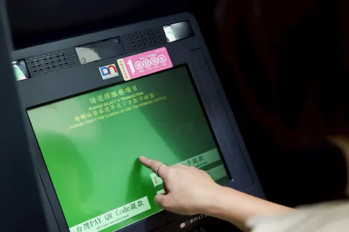 快刷本子！2項勞保津貼今早入帳8000元　11月底前還有11筆給付
