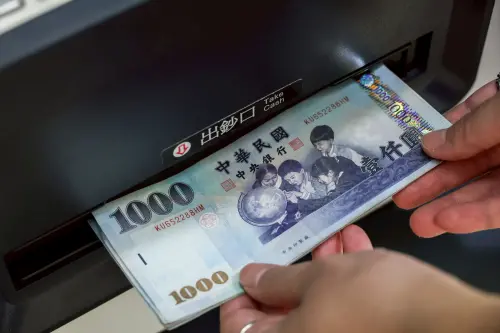 普發1萬演變親子在ATM前搶錢！醫提醒：親子須溝通、找折衷方案
